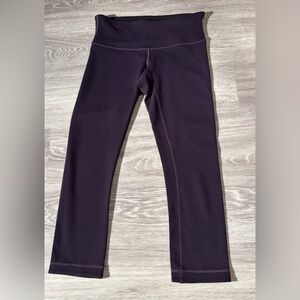 Lululemon Cropped Purple Leggings with inside pocket Size 4